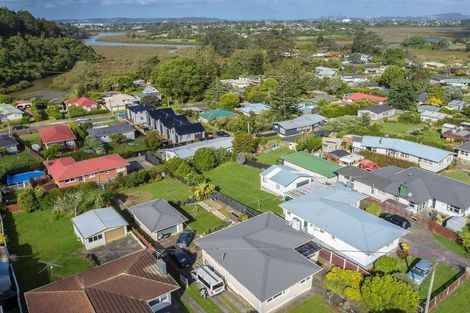 Photo of property in 18 Huruhuru Road, Massey, Auckland, 0614