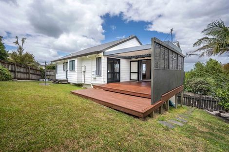 Photo of property in 16 Amery Place, West Harbour, Auckland, 0618