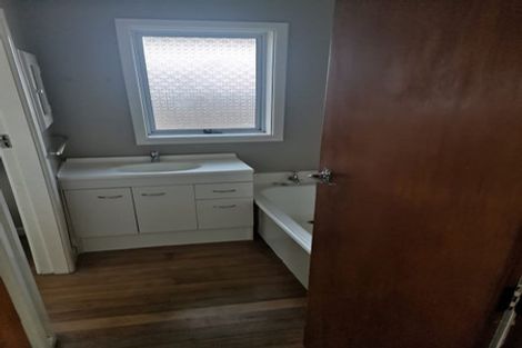 Photo of property in 17 Eglinton Street, Avondale, Christchurch, 8061