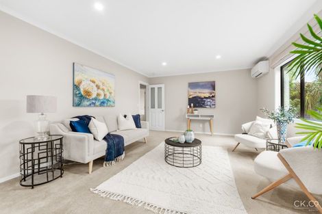 Photo of property in 32a Dowling Grove, Silverstream, Upper Hutt, 5019