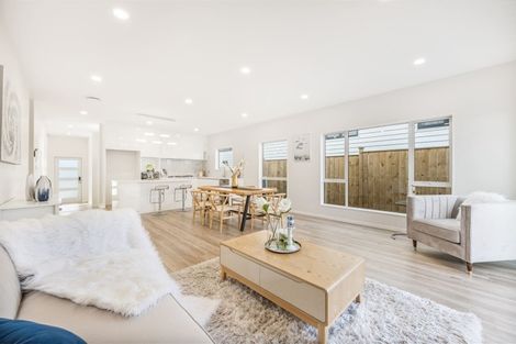 Photo of property in 12 Haku Road, Flat Bush, Auckland, 2019