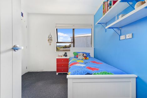 Photo of property in 11 Imperial Place, Henderson, Auckland, 0612