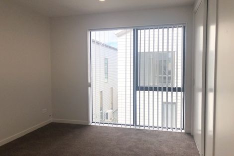 Photo of property in 3/21 Akoranga Drive, Northcote, Auckland, 0627