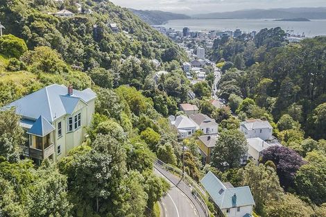 Photo of property in 39 Garden Road, Northland, Wellington, 6012