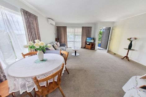 Photo of property in 4/15 Seabrook Avenue, New Lynn, Auckland, 0600