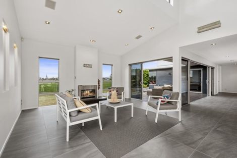 Photo of property in 115 Oriental Parade, Papamoa Beach, Papamoa, 3118