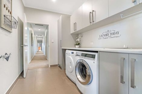 Photo of property in 8 Meadowview Close, Waiuku, 2123