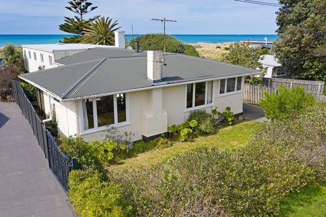 Photo of property in 15 Blue Pacific Parade, Riversdale Beach, Masterton, 5872