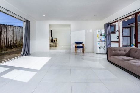 Photo of property in 134 Colwill Road, Massey, Auckland, 0614