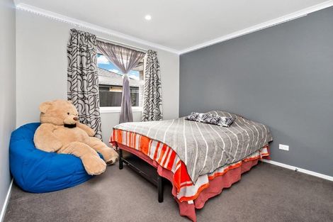 Photo of property in 21 Shillingford Boulevard, Rolleston, 7615