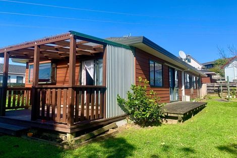 Photo of property in 2/3 Opurere Grove, Tirohanga, Lower Hutt, 5010