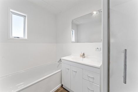 Photo of property in 35 Otupai Street, Two Mile Bay, Taupo, 3330