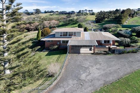 Photo of property in 16 Babich Road, Henderson Valley, Auckland, 0614