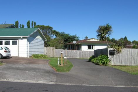 Photo of property in 2/16 Crosby Road, West Harbour, Auckland, 0618