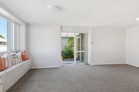 Photo of property in 1/862 East Coast Road, Northcross, Auckland, 0630