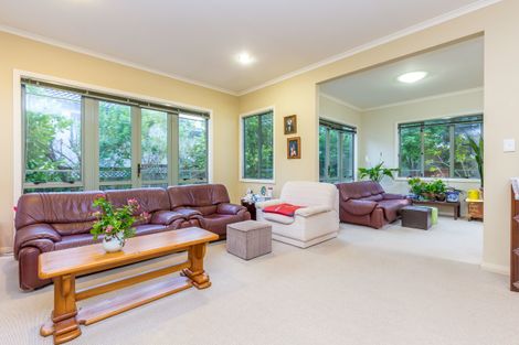 Photo of property in 2/360 East Coast Road, Sunnynook, Auckland, 0630