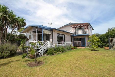 Photo of property in 46 Taihiki Road, Clarks Beach, 2122
