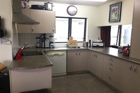 Photo of property in 302a Triangle Road, Massey, Auckland, 0614