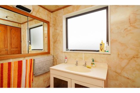 Photo of property in 220 Marine Parade, Bluff, 9814