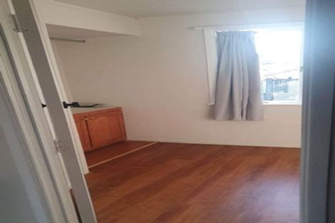 Photo of property in 32 Hepburn Road, Glendene, Auckland, 0602