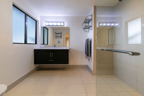 Photo of property in 922 West Coast Road, Waiatarua, Auckland, 0604