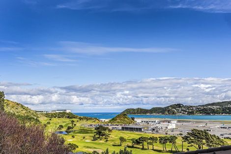 Photo of property in 5 Bunker Way, Strathmore Park, Wellington, 6022