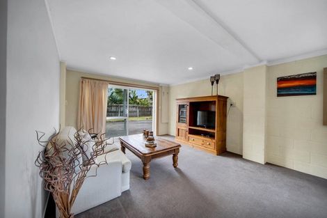 Photo of property in 6 Snowden Place, Opaheke, Papakura, 2113