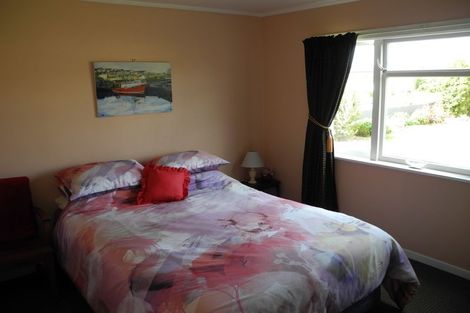 Photo of property in 17 Rugby Street, Waimate, 7924