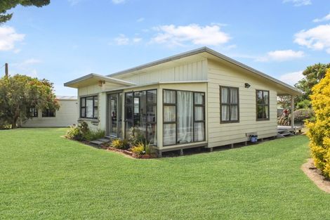 Photo of property in 31 Shortt Street, Foxton Beach, Foxton, 4815