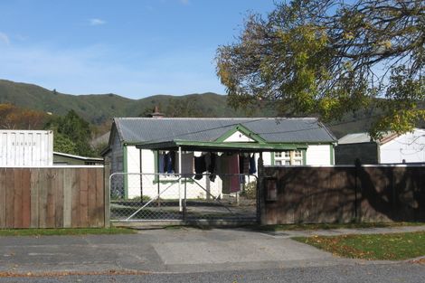 Photo of property in 104 Kowhai Street, Naenae, Lower Hutt, 5011