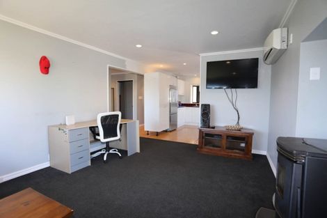 Photo of property in 15 Bournemouth Crescent, Aranui, Christchurch, 8061