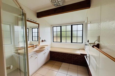 Photo of property in 233 Waihoehoe Road, Drury, 2577