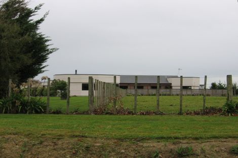 Photo of property in 44 Schnell Drive, Kelvin Grove, Palmerston North, 4414