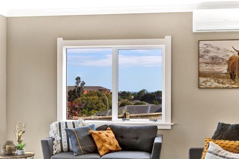 Photo of property in 25 Maple Crescent, Whalers Gate, New Plymouth, 4310