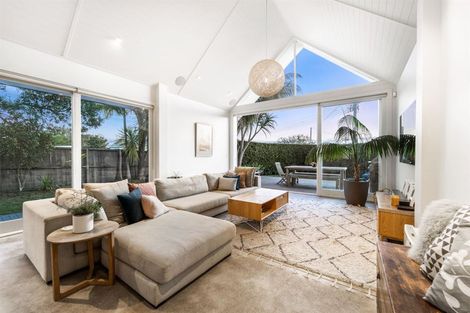 Photo of property in 17 Vincent Road, Northcote Point, Auckland, 0627