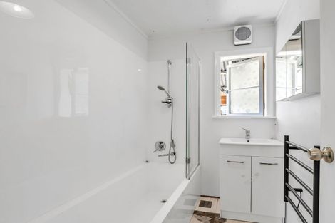 Photo of property in 556b Queen Street East, Levin, 5510