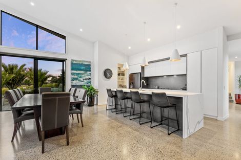 Photo of property in 7 Laguna Place, Matakatia, Whangaparaoa, 0930