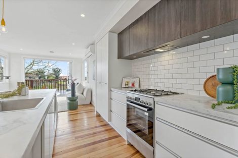 Photo of property in 45 Lynwood Road, New Lynn, Auckland, 0600