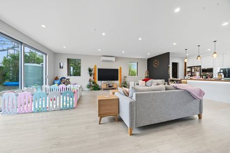 Photo of property in 32b Tirimoana Road, Te Atatu South, Auckland, 0602