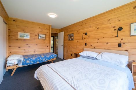 Photo of property in 2 Worlds End Road, Tennyson Inlet, 7195