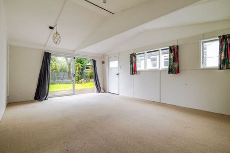 Photo of property in 10 Stoke Place, Awapuni, Palmerston North, 4412