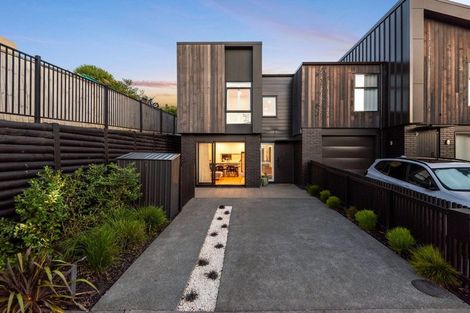 Photo of property in 10 Nga Tutu Place, Belmont, Auckland, 0622