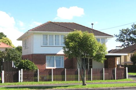 Photo of property in 53 Beach Road, Te Atatu Peninsula, Auckland, 0610