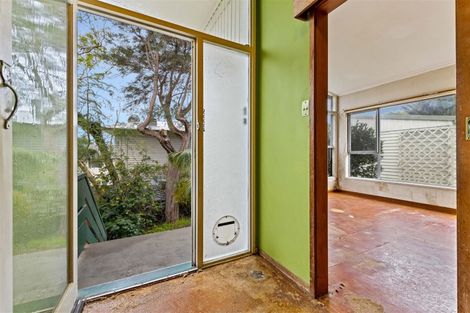 Photo of property in 16 Springside Place, New Lynn, Auckland, 0600