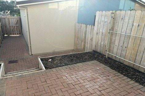Photo of property in 35 Spalding Rise, Golflands, Auckland, 2013