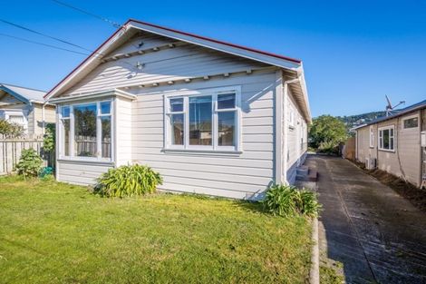 Photo of property in 204 Coutts Street, Rongotai, Wellington, 6022