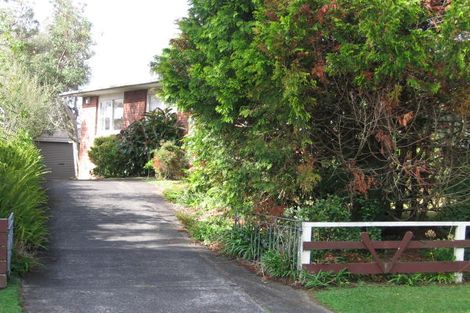 Photo of property in 11 Ashbourne Place, Glendene, Auckland, 0602