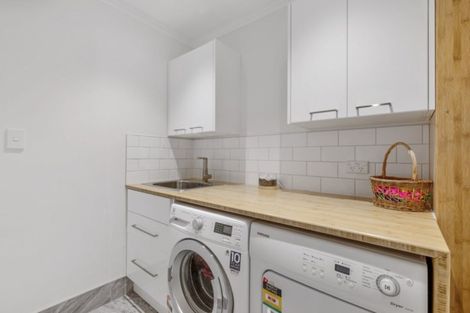 Photo of property in 2/59 Youngs Road, Papakura, 2110