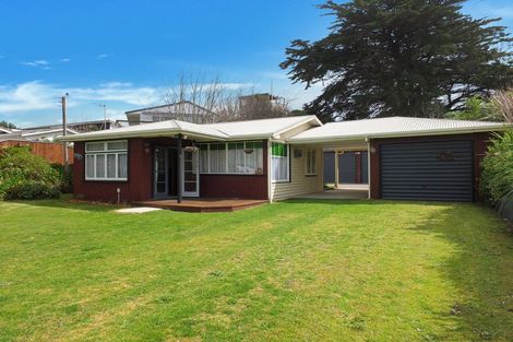 Photo of property in 46 Signal Street, Foxton Beach, Foxton, 4815