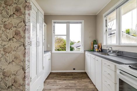 Photo of property in 10 Stoke Place, Awapuni, Palmerston North, 4412